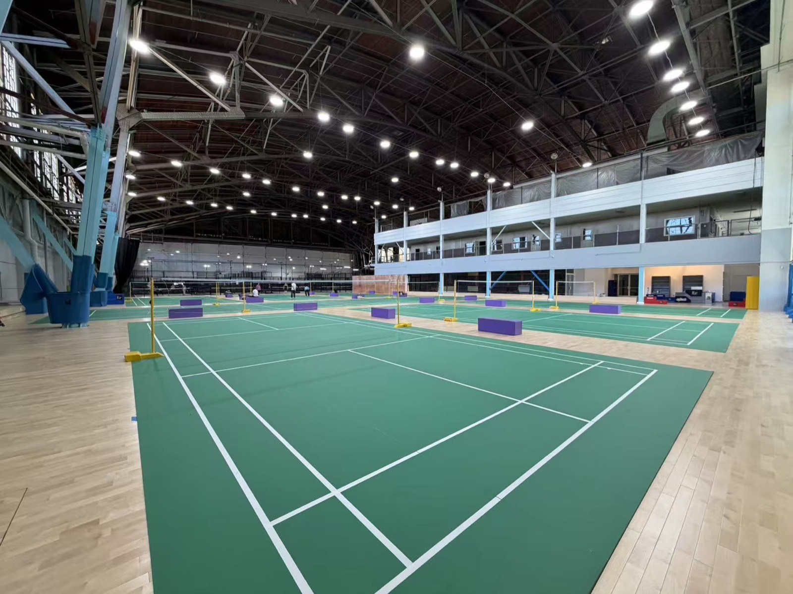 Suspended wooden court flooring at SF Sport Club